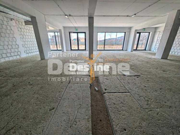 Spatiu Comercial 217 mp parter + 2 parcari la intrare in Cartierul Silk District