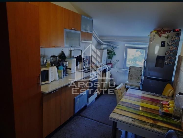 Apartament cu 2 camere,centrala proprie zona Dambovita