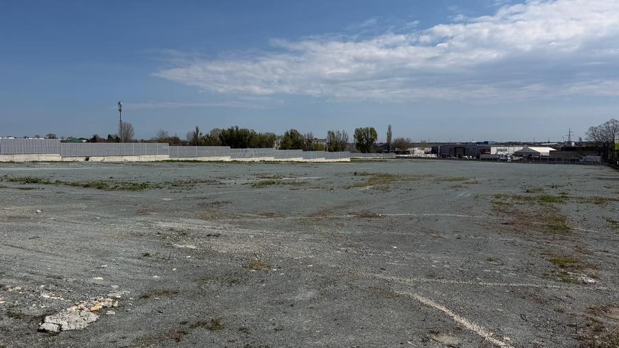 TEREN PRETABIL ACTIVITATI COMERCIALE ,DESCHIDERE LA SOSEAUA TULCEI