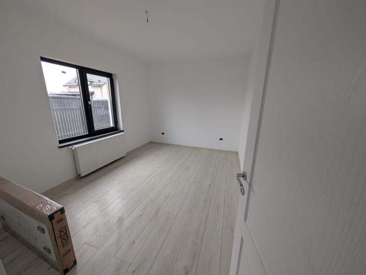 Casa Lilieci 3 dormitoare 2 băi, terasa + beci, canalizare