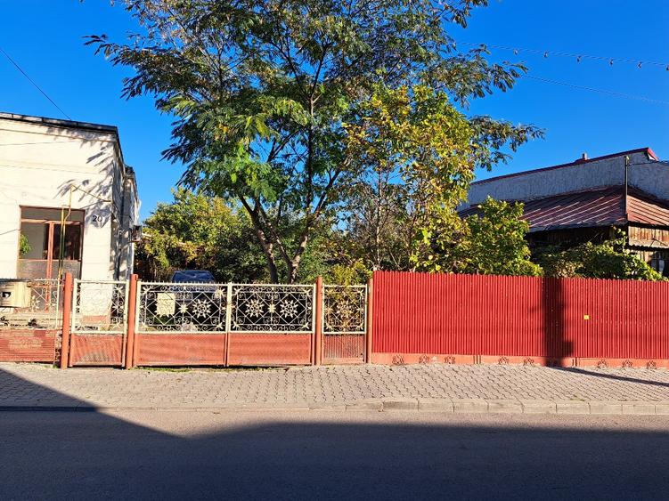 Oportunitate dezvoltare/constructie 2 proprietati Casa+teren 2200 m2,zona buna,