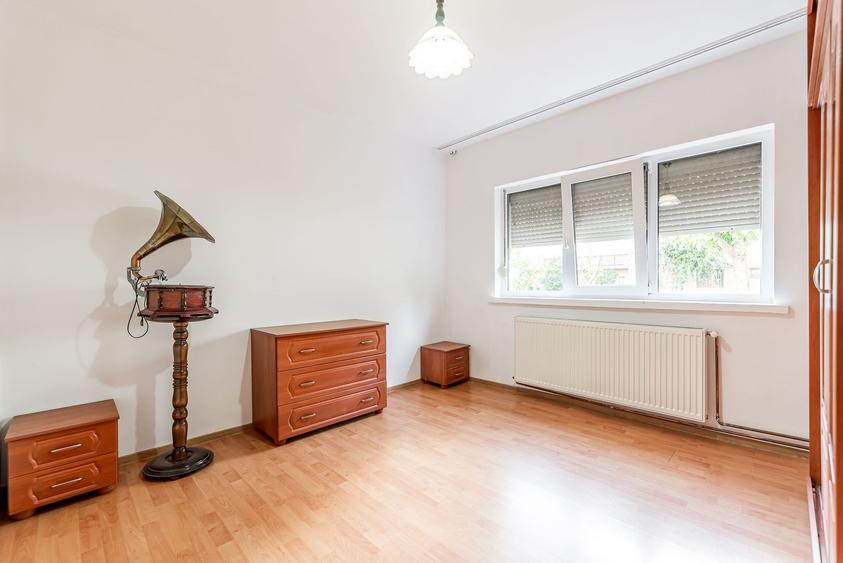 Apartament 4 camere la parter, acces direct din stradă in Micalaca