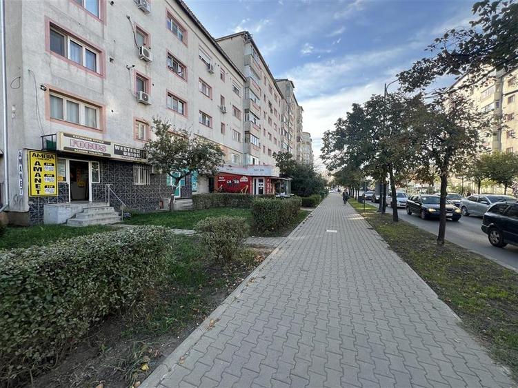 Sp com birou stradal Piata Moldovei - Banca Transilvania