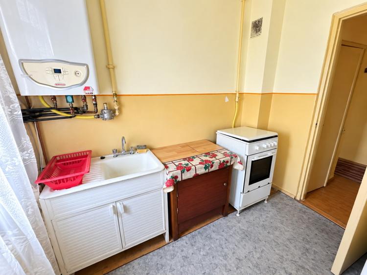 Apartament 3 camere| 47 mp| etaj 2| zona Cugir