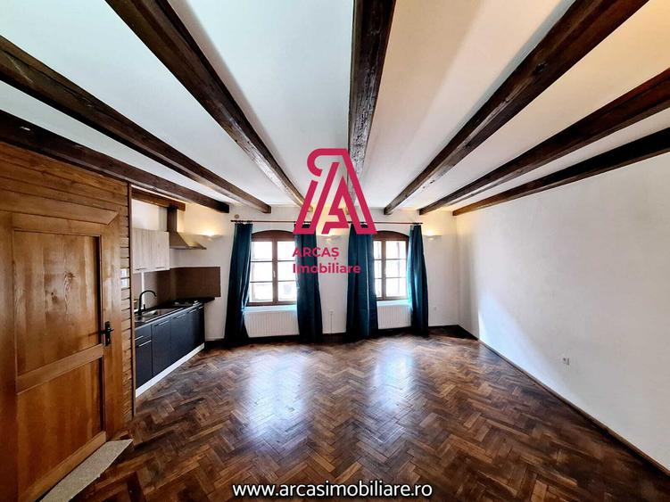 Casa individuala de vanzare cu 4 apartamente-Centrul Istoric Sibiu!