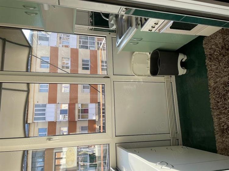 Apartament 2 camere , zona Rovine(borcanul cu miere) etaj 3.