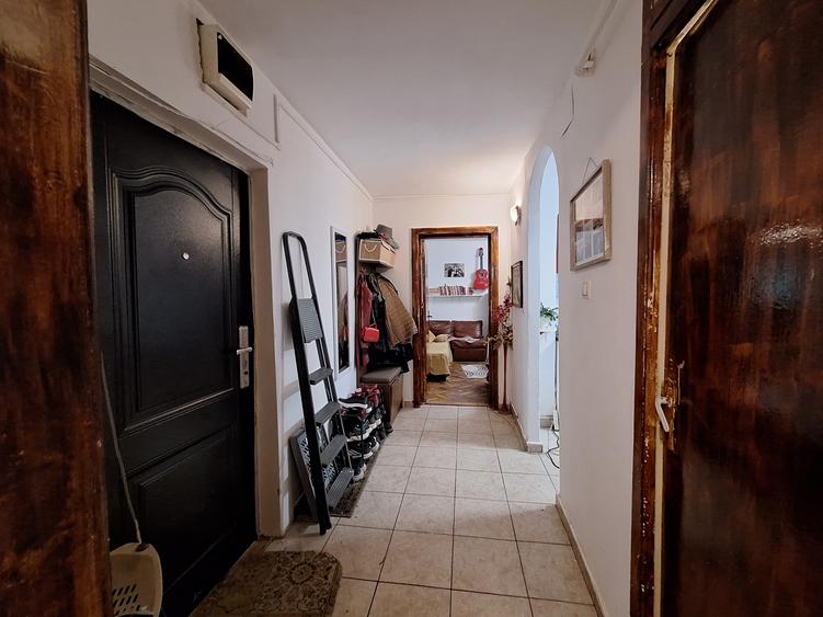 Apartament 2 camere-parter-decomandat-52 mp-centrala proprie-Soarelui