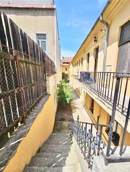 Apartament 6 Camere / Curte Privata | Centrul Istoric/ COMISION 0 - 28