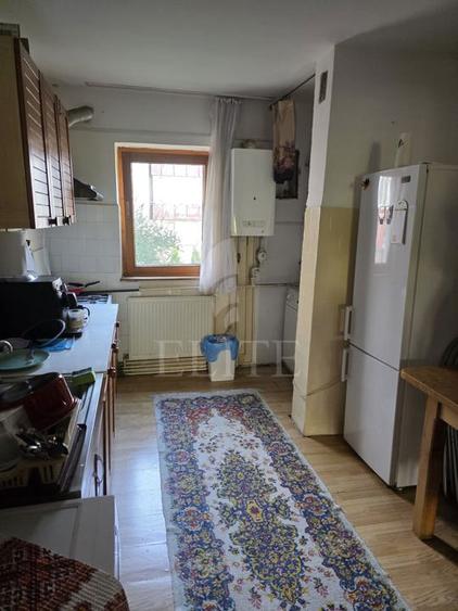 Apartament 3 camere în zona MOGOSOAIA