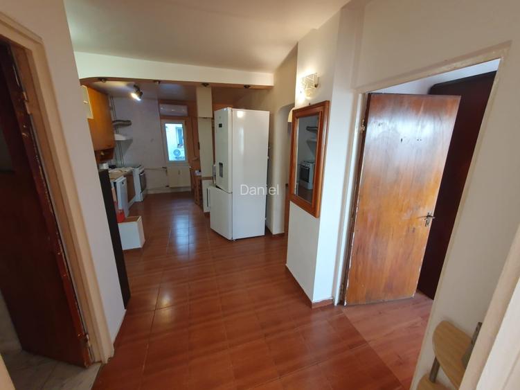 PROPRIETAR vand apartament decomandat 4 camere, 2 bai, 2 balcoane. - 4
