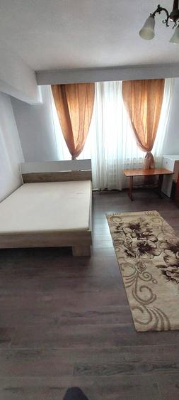 Chirie apartament 3 camere zona Spital Judetean mobilat-utilat 300eur/luna