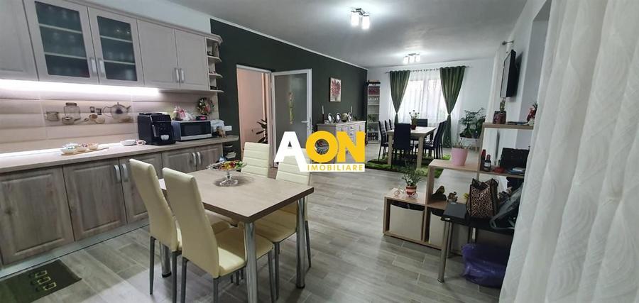 Casa 10 camere, 1000 mp teren, la asfalt, Barabant