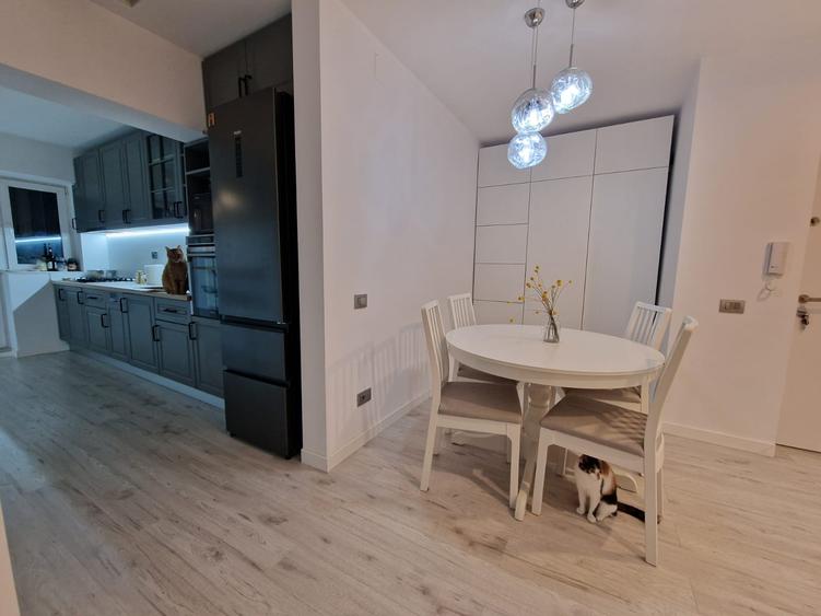 Vânzare apart 5 camere zona Polonă cu garaj încălzit