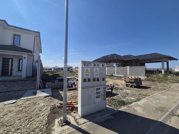 CASĂ LA SOL 143 mp utili 4 camere, 620 mp teren Via Carmina Comision 0