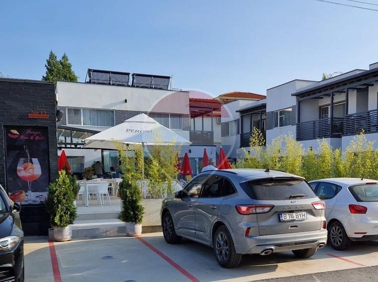 Complex cu piscina si terasa, de vanzare la 200 m de mare, Mamaia Nord