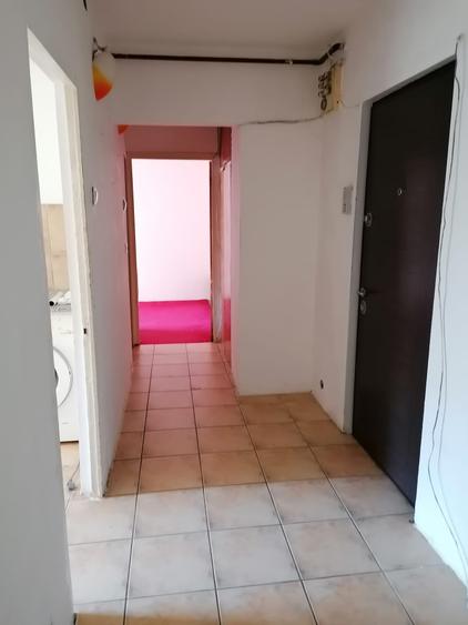 Apartament decomandat cu doua camere zona Calea Bucuresti