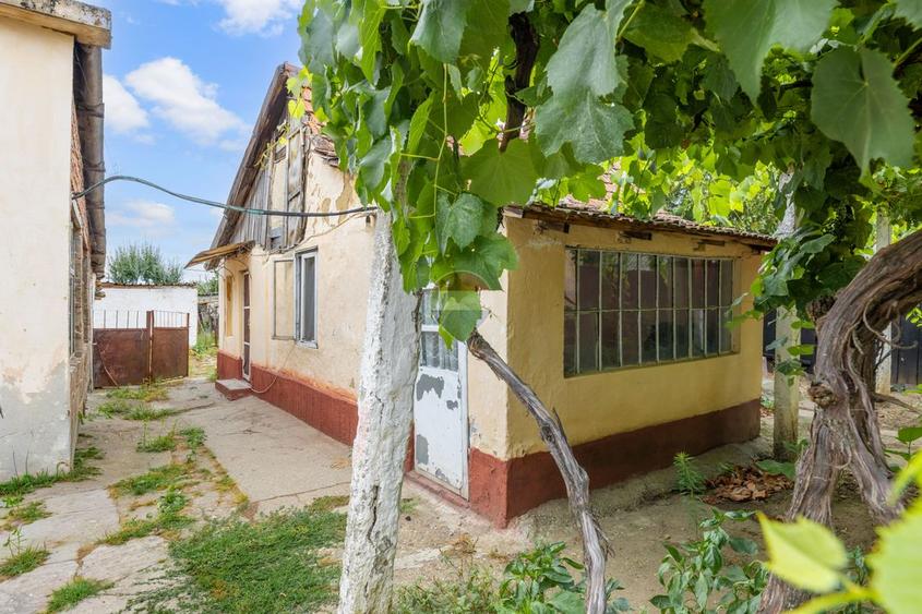 Casă de vânzare în zona Gai cu teren de 1.480 mp