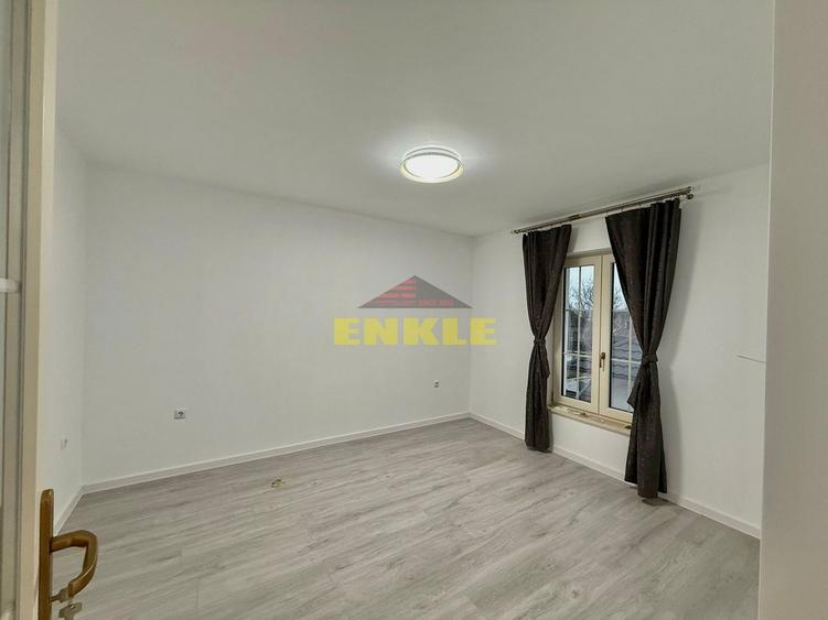 Vand casa 5 camere cu teren 450 mp zona linistita, pret negociabil!
