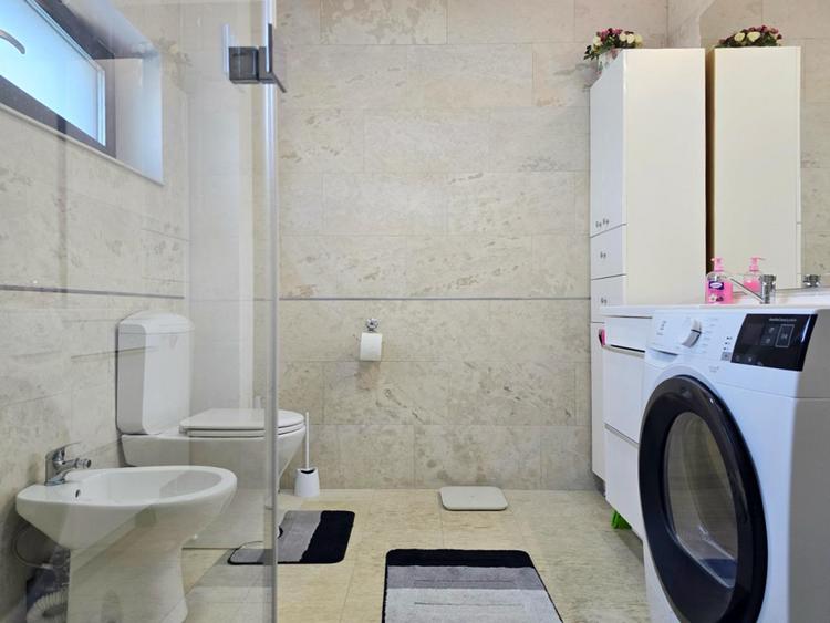 Casa cuplata moderna in zona Vivo, pe strada Crizantemelor!