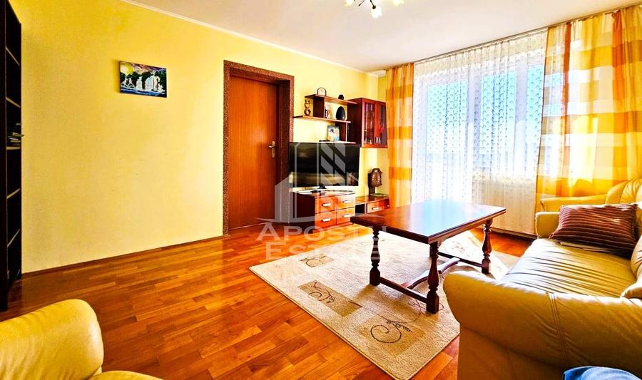 Apartament 4 camere, decomandat 2 bai, 2 balcoane, Central