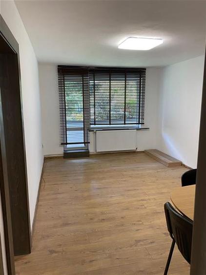 In centrul orasului, pretabil si pentru cabinet medical, salon, punct de lucru,