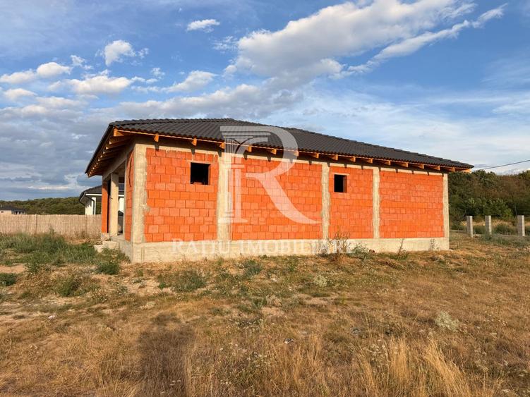 Casă la roșu de vânzare | Alparea | 1.000 mp teren