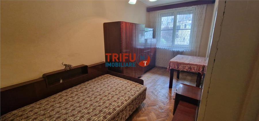 Apartament 3 camere de vanzare zona Centru