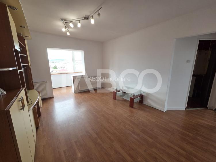 Apartament 3 camere decomandat de vanzare zona Campului suprafata 78mp - 2