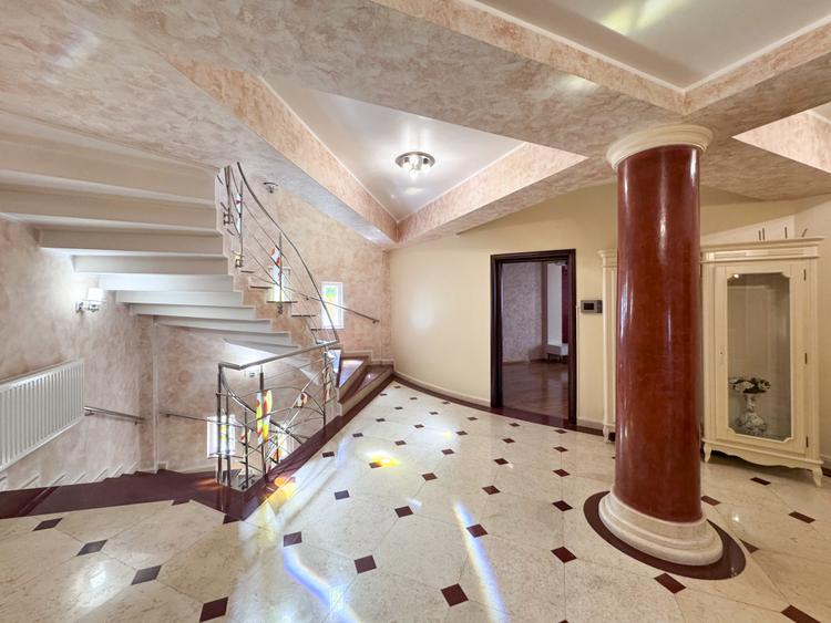 Vilă de închiriat spatioasă | 6 camere | Garaj spatios | Pozitie Centrala