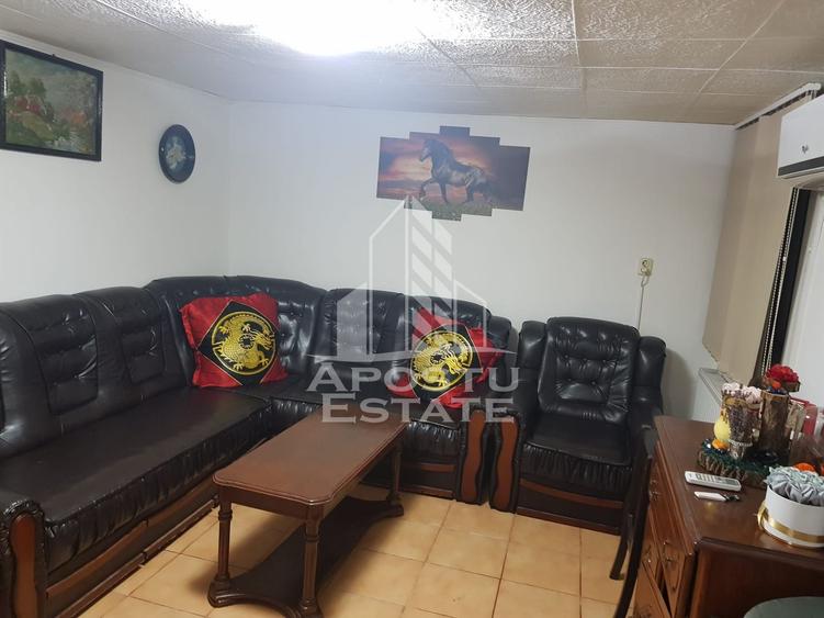 Casa individuala, 4 camere, 2 cai de acces, situata in zona Girocului