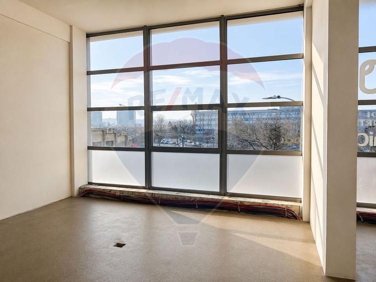 302 mp spatiu birouri, clinică sau showroom, Piața 1 Mai, de inchiriat