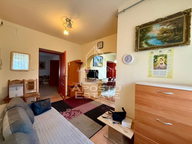 Apartament 2 camere de vanzare, parcare, centrala proprie,Take Ionescu - 17