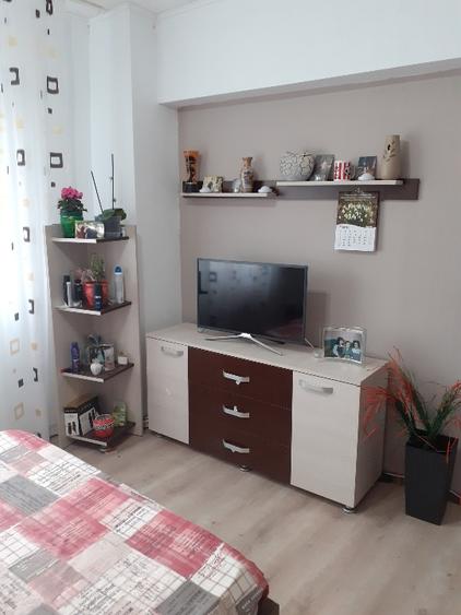 Vand apartament 3 camere