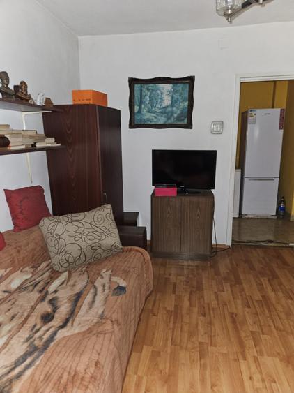 Apartament cu trei camere decomandat