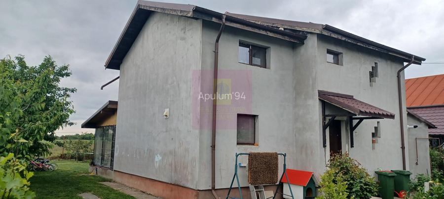 Săbăreni, casă 2011, P+M 4 camere + dependințe, curte 500 mp - 5