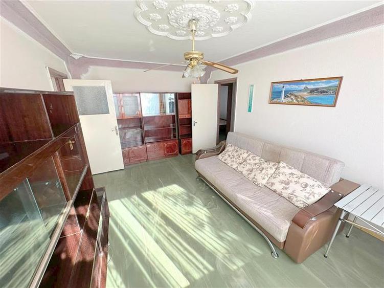 Apartament 3 camere semidecomandat, zona Narcisa