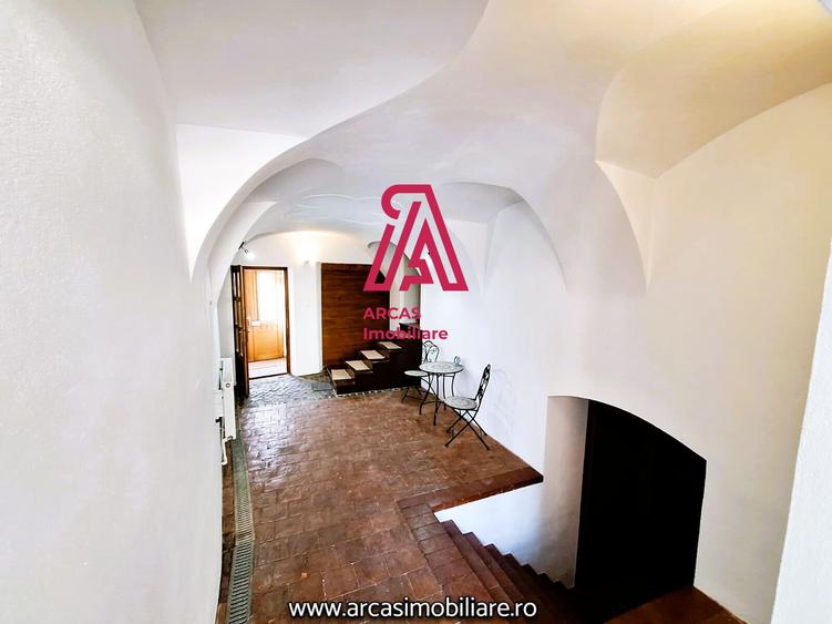 Casa individuala de vanzare cu 4 apartamente-Centrul Istoric Sibiu!