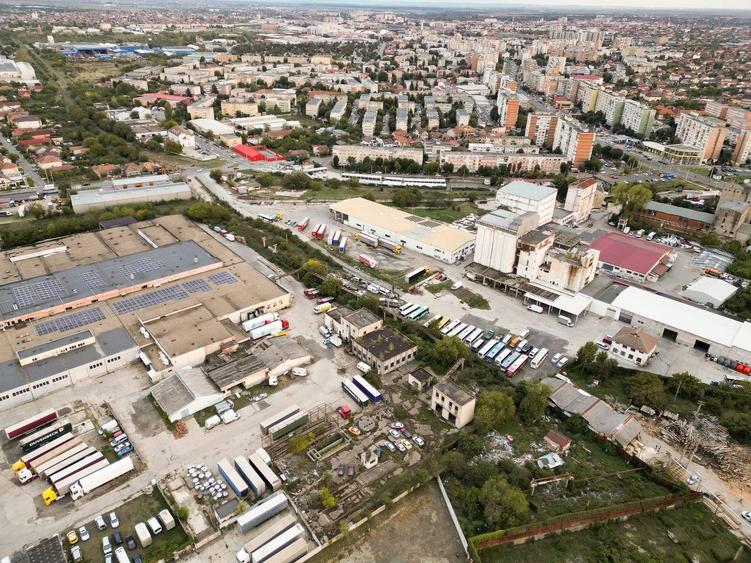 Oportunitate! Clădiri industriale cu teren 6820mp pe strada Poetului, Arad