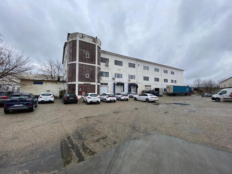 Clădire comercială 3225 mp, teren 5850 mp, zona Romanești