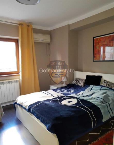 3 camere, Ultracentral la 200 m de plaja ,balcon,  jardiniera, renovat , etaj 1 - 3