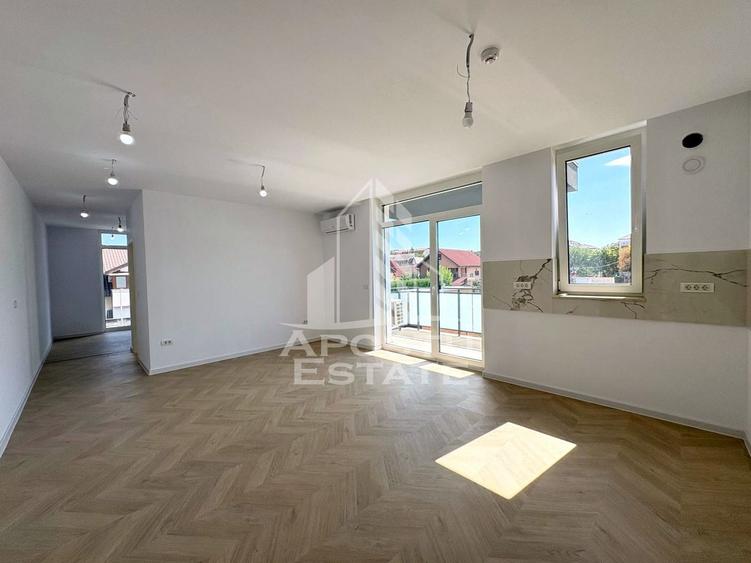 Apartament cu 2 camere nemobilat de inchiriat in Aradului, Open space
