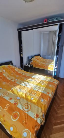 Apartament vechi de 3 camere în Sura Mare – Oportunitate renovare, preț atractiv