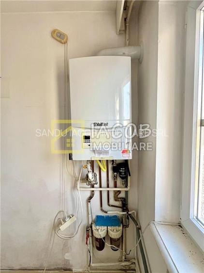 Apartament 2 camere decomandate, etaj 3, zona Energiei, str. Banatului 3 - 4