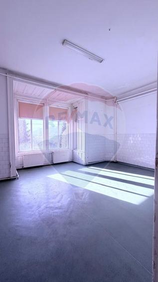 Clădire multifuncțională / Hotel/ Spital/ Renovare in curs