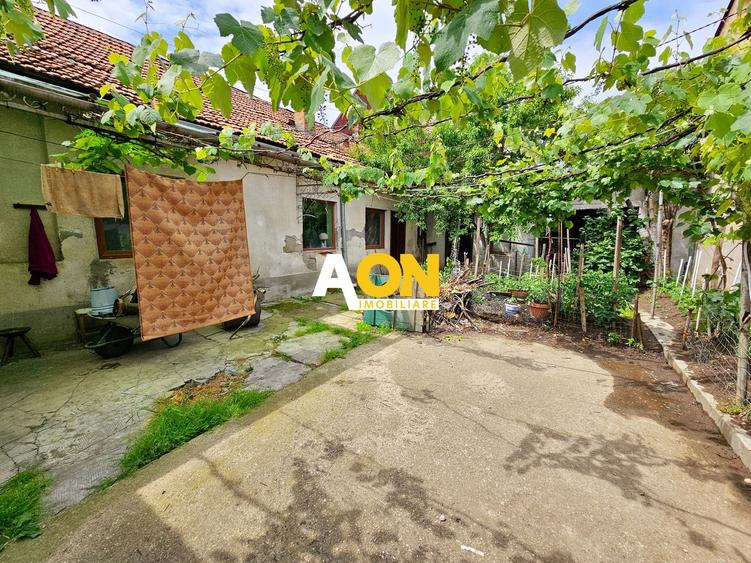 Casa veche, 5 camere, 287 mp teren, zona Prefectura. Necesita renovare
