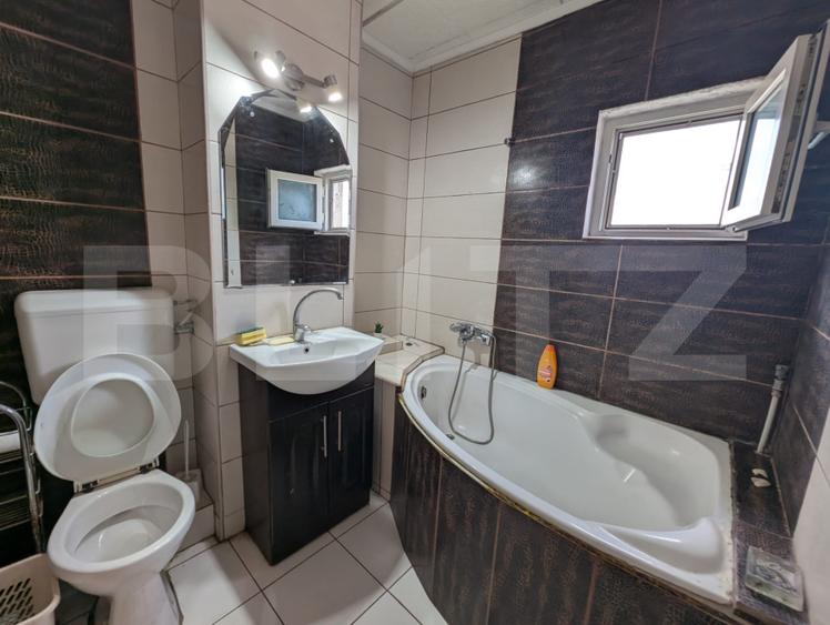 Apartament cu 3 camere, zona Nufărul