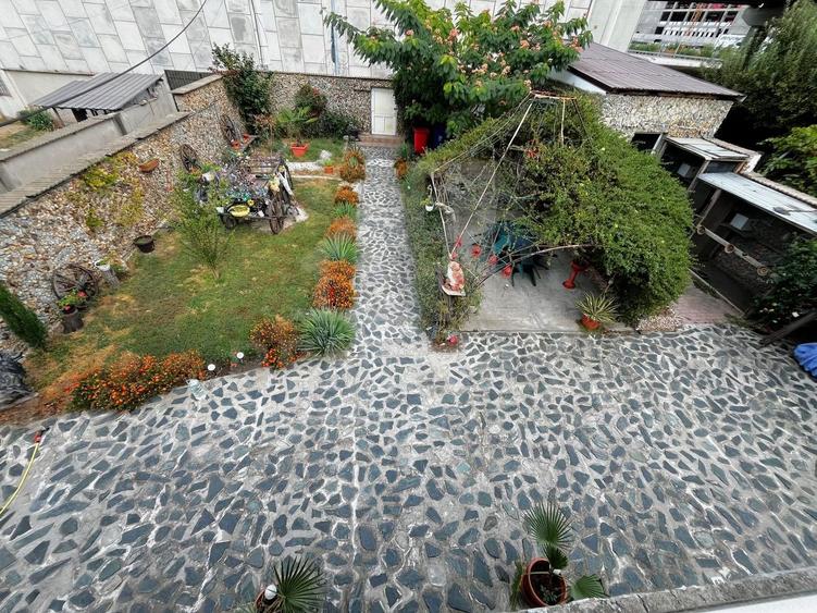 Casa Deosebita 3Camere 3Bai 1460mp Teren Garaj Piscina Bariera Valcii
