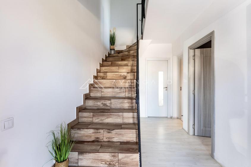 Casă tip duplex retrasă de la strada principală, Gilău