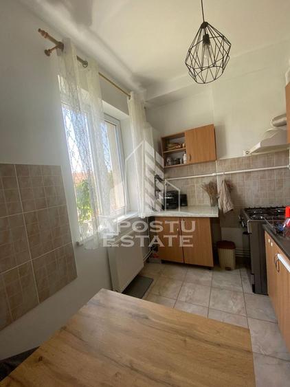 Apartament cu 2 camere de vanzare,decomandat, Zona Aeroport Timisoara