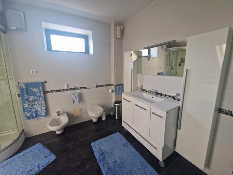 Casa cu 2 nivele in Cartierul Tilisca